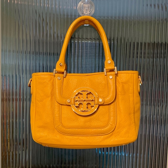 Tory Burch Handbags - Tory Burch Small Amanda Satchel